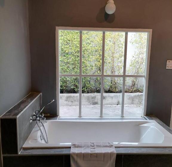 סוויטת ג'וניור דלוקס, Purin Resort & Restaurant  Sha Plus