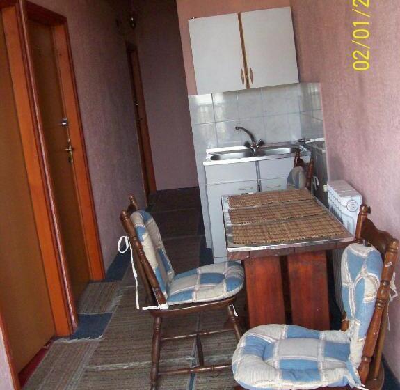 اتاق راحتی سه تخته, Pansion Stari Konak