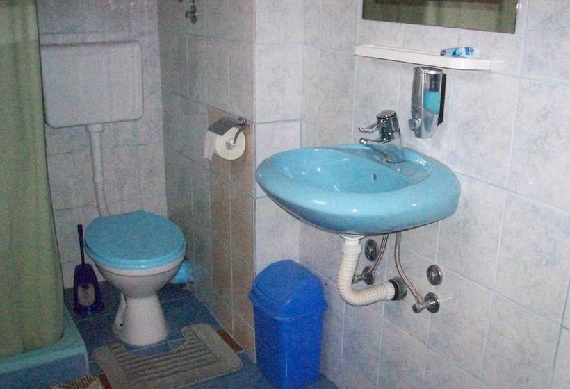 اتاق راحتی سه تخته, Pansion Stari Konak