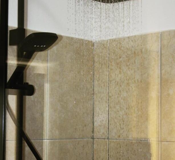 غرفة إقتصادية, Ambasador Garden