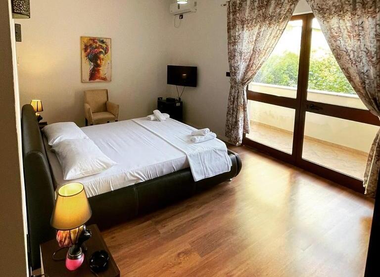 غرفة إقتصادية, Ambasador Garden