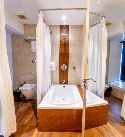 이그제큐티브 룸 킹사이즈 침대, Sadbhav Villa