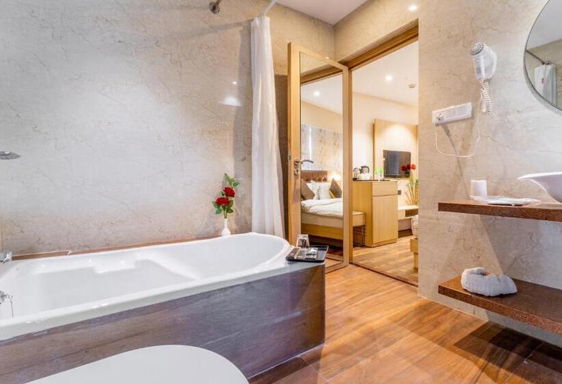 이그제큐티브 룸 킹사이즈 침대, Sadbhav Villa