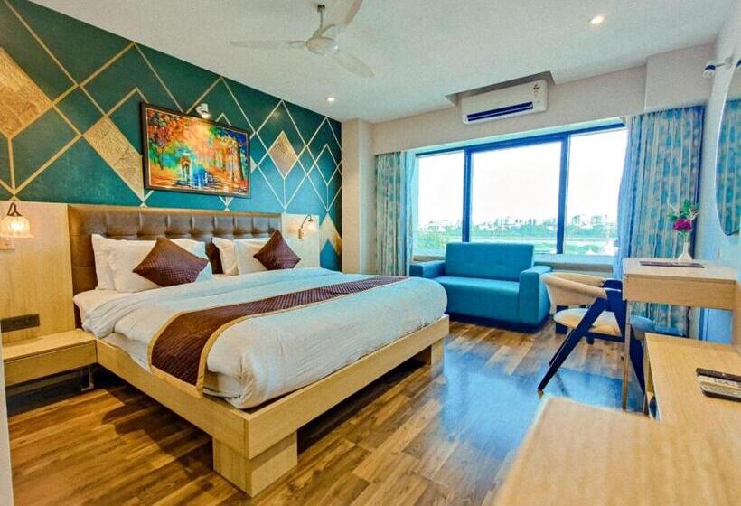 이그제큐티브 룸 킹사이즈 침대, Sadbhav Villa