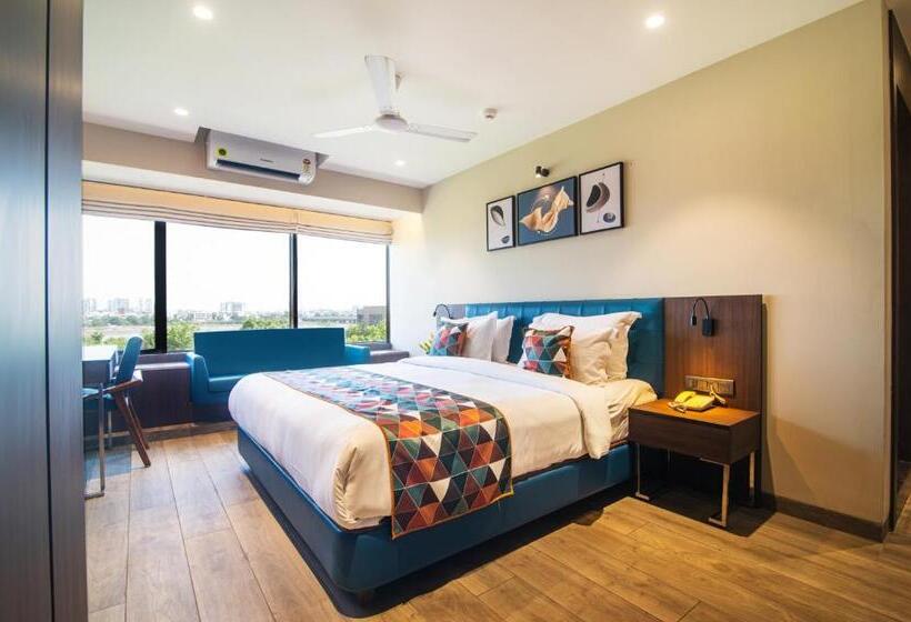 디럭스 룸 킹사이즈 침대, Sadbhav Villa