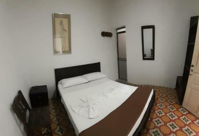 スタンダードルーム, Varsovia