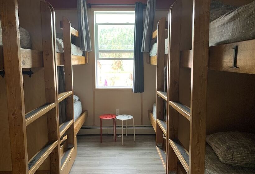 Кровать в Общей Комнате, Jasper Downtown Hostel