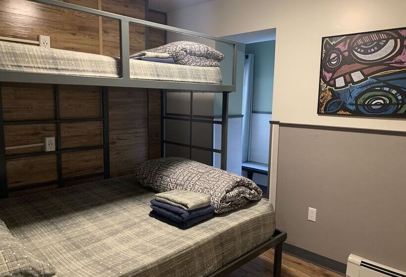 Семейный Номер, Jasper Downtown Hostel