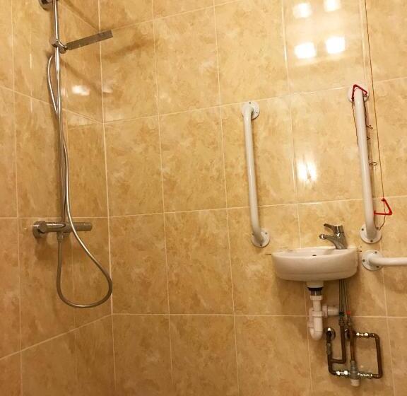 غرفة قياسية لذوى الاحتياجات الخاصة, Linton Hotel Luton