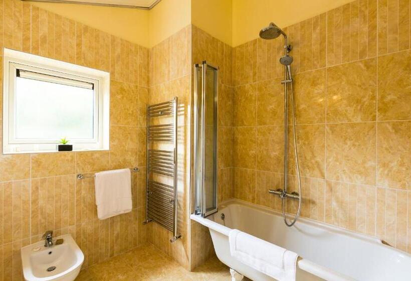 سوییت جونیور, Linton Hotel Luton