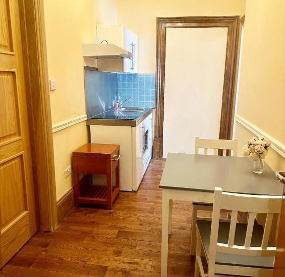 إستوديو ديلوكس, Linton Hotel Luton