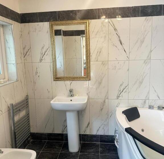 استودیوی لوکس, Linton Hotel Luton