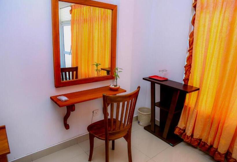 غرفة ديلوكس مزودة بشرفة, Niwahana Transit City