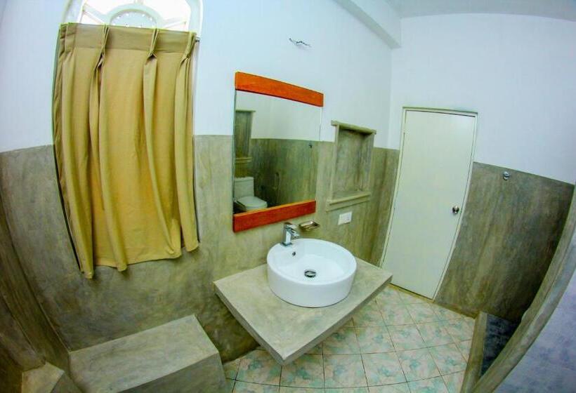 غرفة ديلوكس مزودة بشرفة, Niwahana Transit City