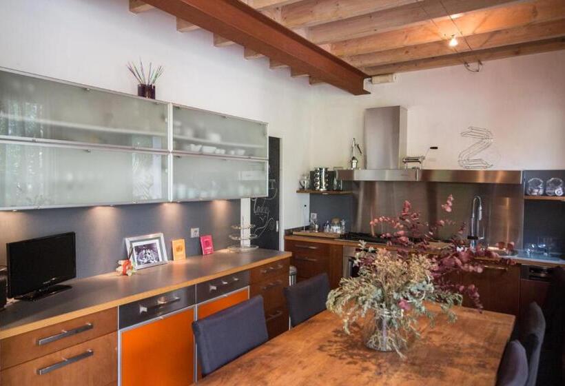 اتاق استاندارد با چشم‌انداز باغ, Bed And Breakfast Shandita