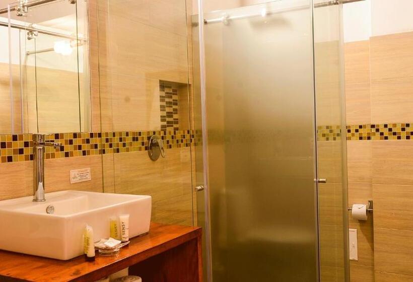 스위트 킹사이즈 침대, Fontana Plaza