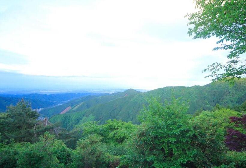 חדר משפחתי, Nobori