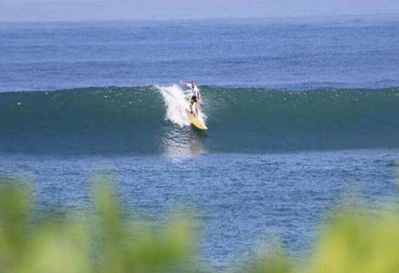 バルコニー付きデラックスルーム, The Nest Canggu