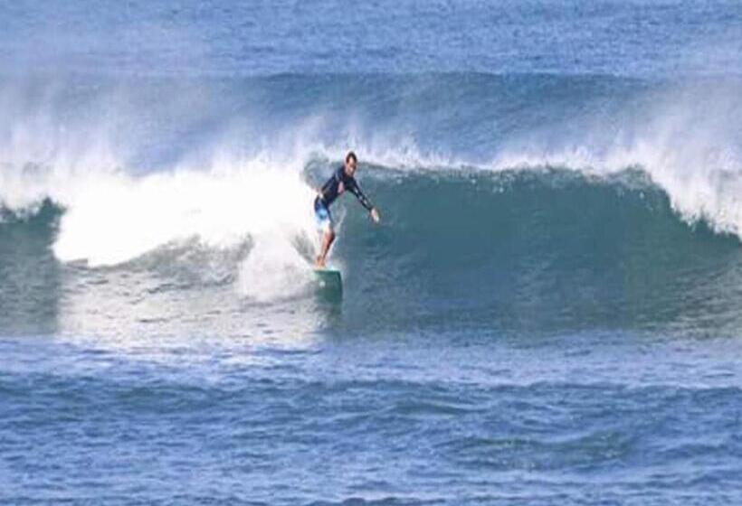 バルコニー付きデラックスルーム, The Nest Canggu