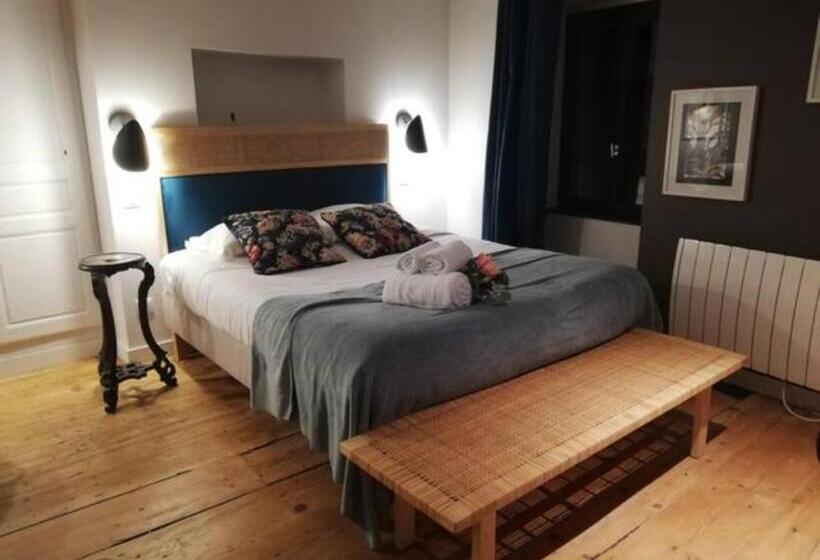 استودیو استاندارد با تخت کینگ, La Tour Gregoire