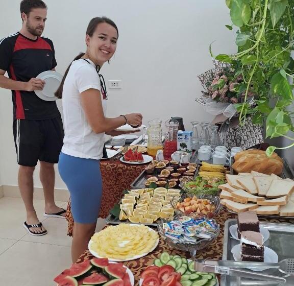 اتاق خانوادگی با چشمانداز کوه, Cat Ba Green