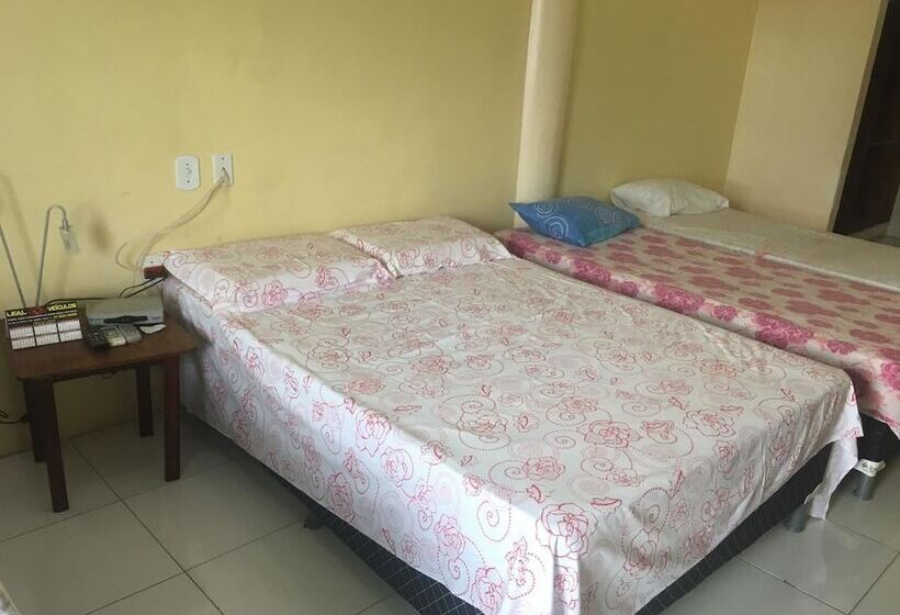 غرفة قياسية ثلاثية, Center