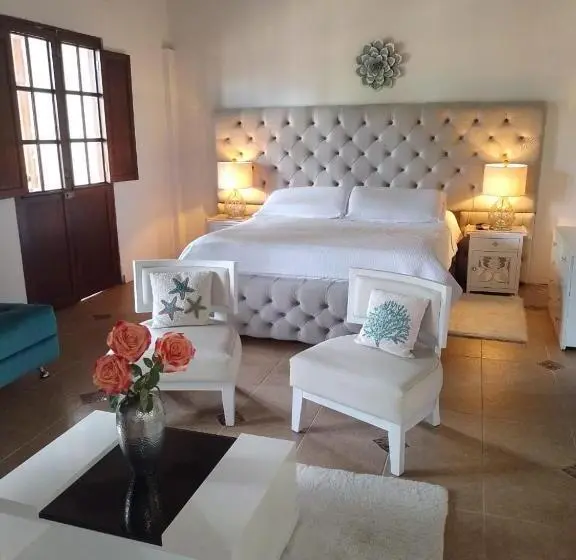 キングサイズベッドのスイートルーム, Colonial Andino Parque Principal De Pitalito