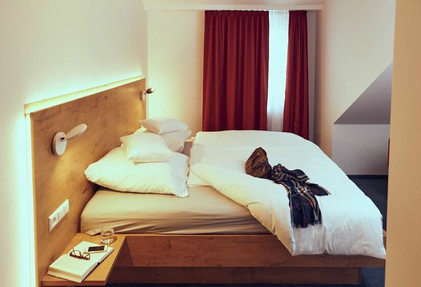 Номер Стандарт, Die Burg