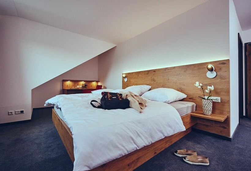 Номер Superior, Die Burg