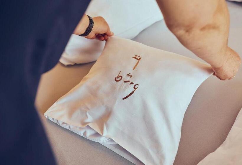 Номер Superior, Die Burg