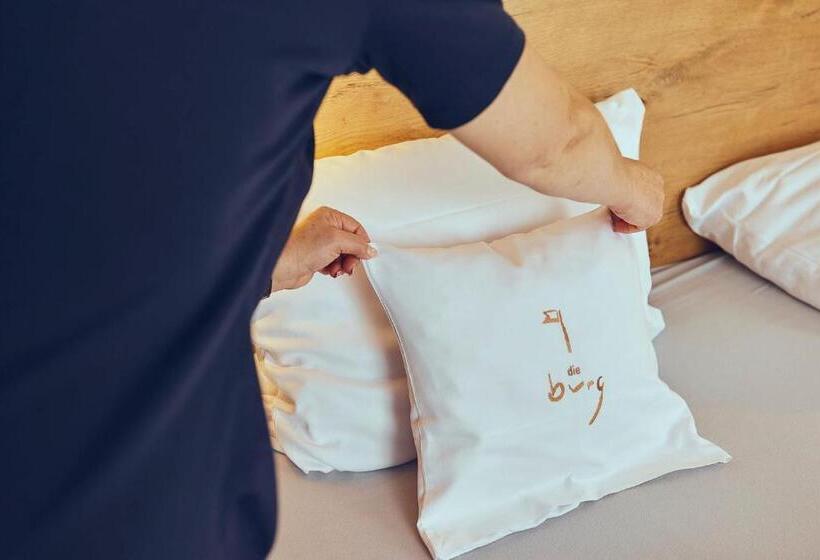 Номер Superior, Die Burg