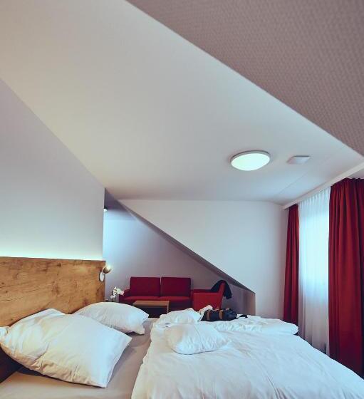 Номер Deluxe, Die Burg