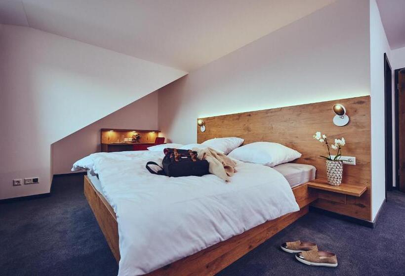 Номер Deluxe, Die Burg