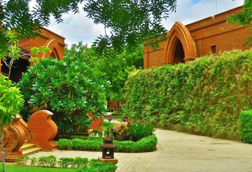 Suite with lake view, Heritage Bagan