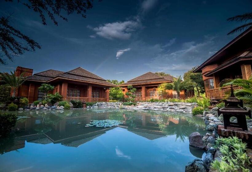 Suite with lake view, Heritage Bagan