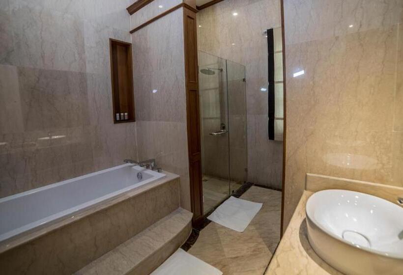 Suite with lake view, Heritage Bagan