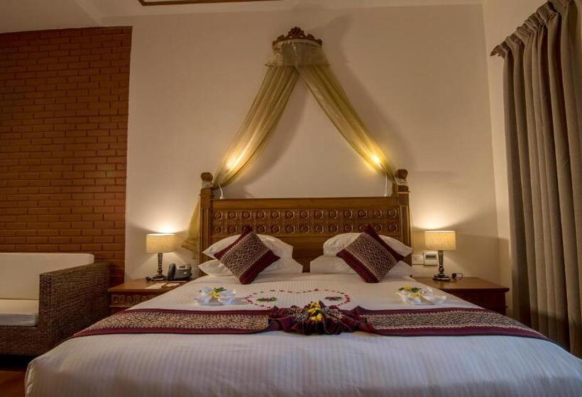 Suite with lake view, Heritage Bagan