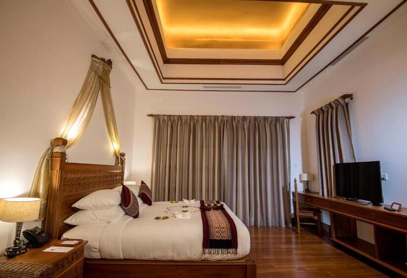 Suite with lake view, Heritage Bagan