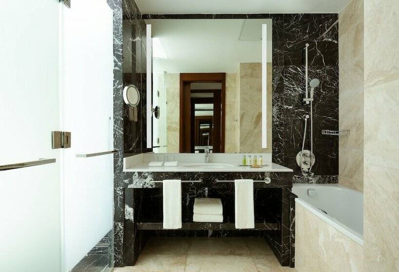 اتاق اجرایی, Hilton Astana