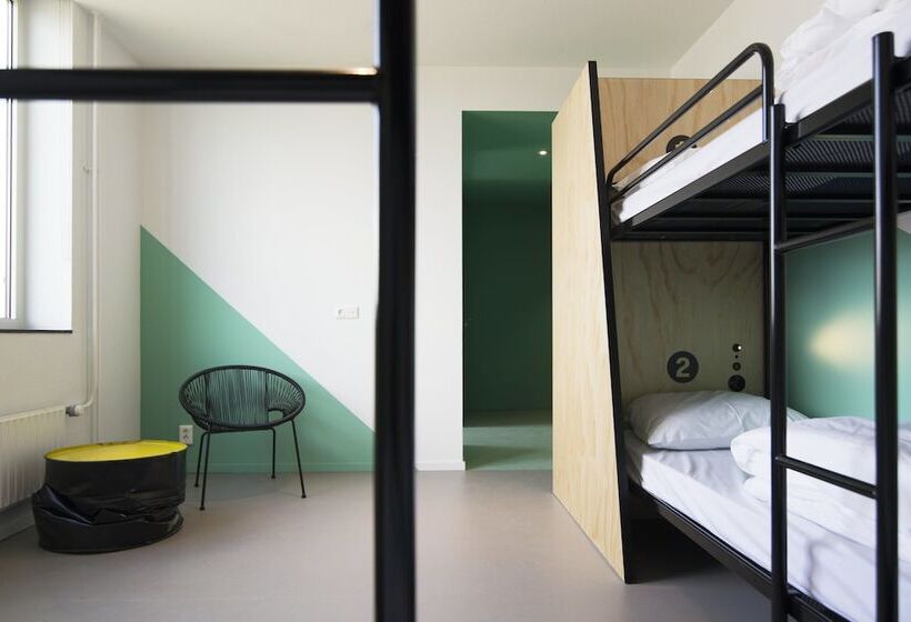 غرفة عائلية, Via Amsterdam