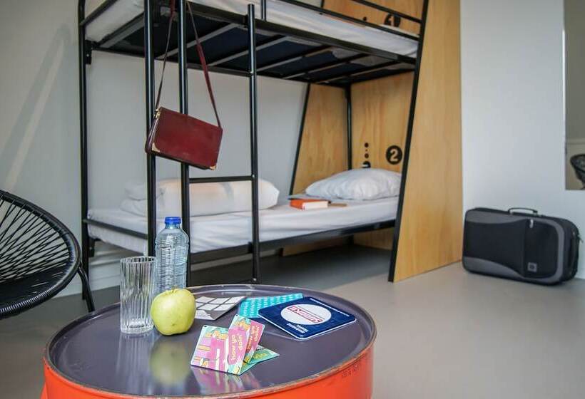 غرفة عائلية, Via Amsterdam