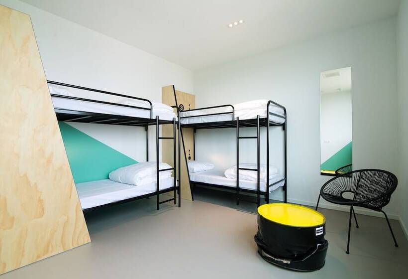 سرير فى غرفة مشتركه, Via Amsterdam