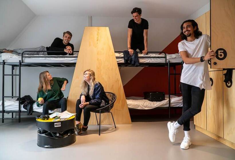 سرير فى غرفة مشتركه, Via Amsterdam