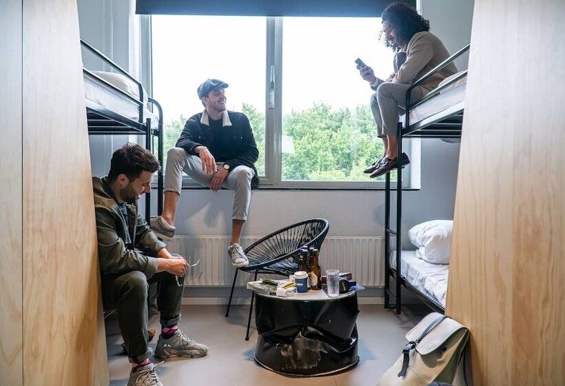 سرير فى غرفة مشتركه, Via Amsterdam