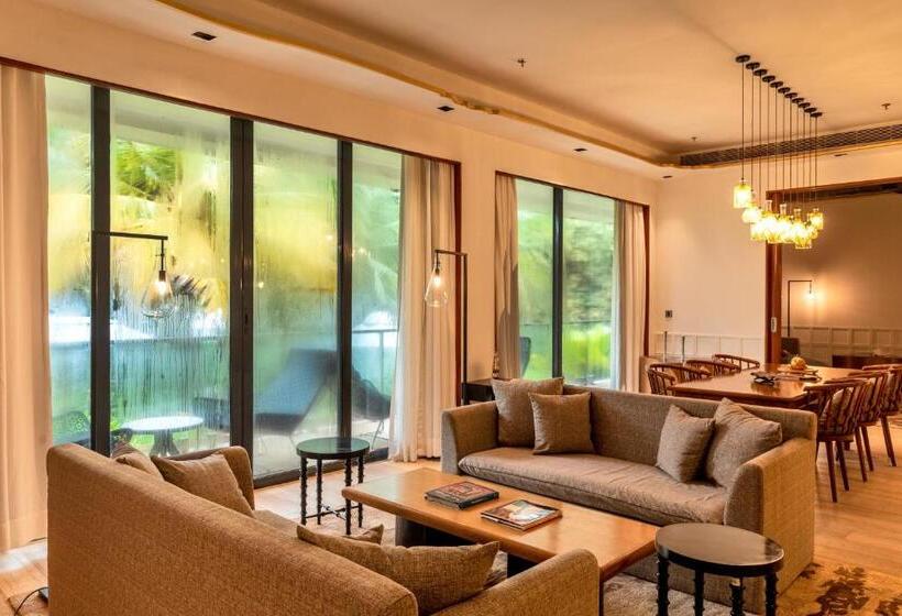 סוויטה עם בריכה, Azaya Beach Resort Goa