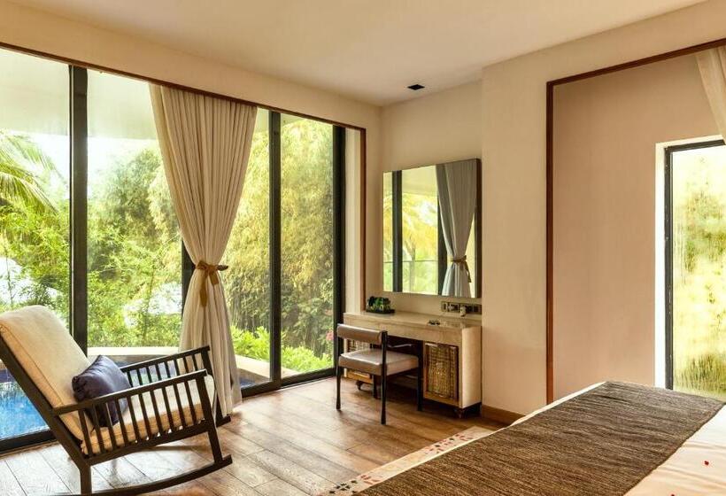 套房配有游泳池, Azaya Beach Resort Goa