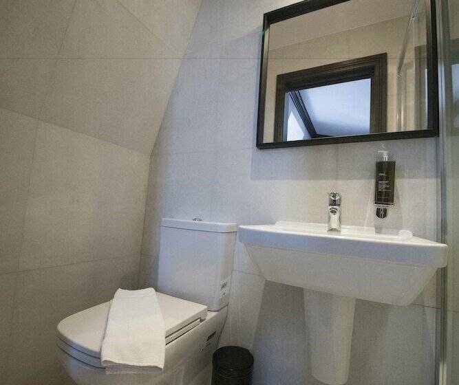 חדר דלוקס, The Duke Rooms London