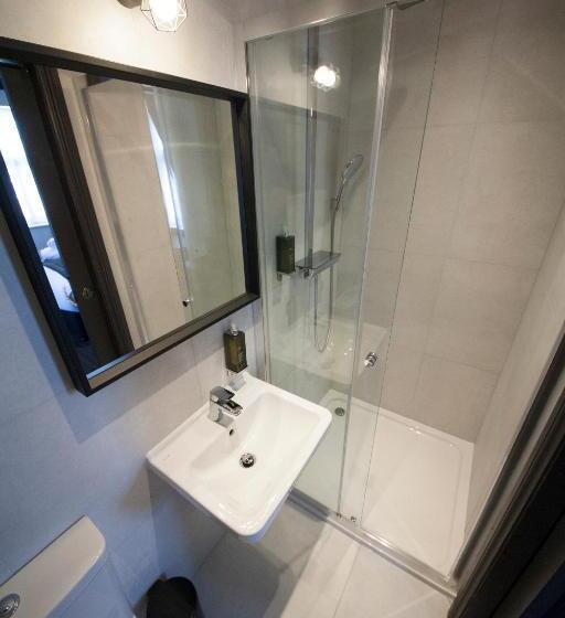 חדר דלוקס לשלושה, The Duke Rooms London