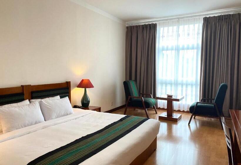 اتاق لوکس, Dam San