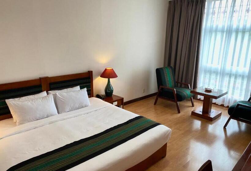 اتاق لوکس, Dam San